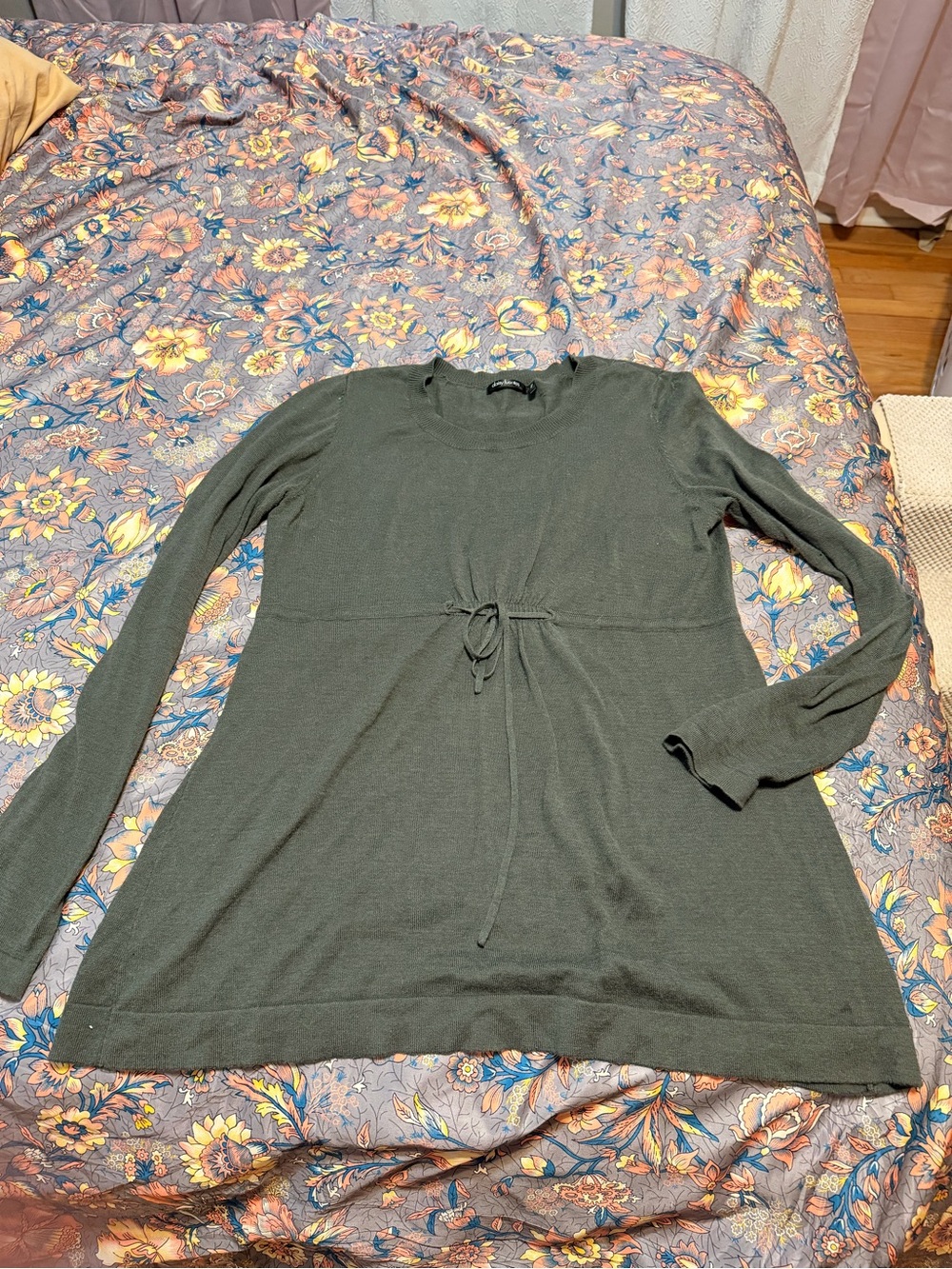 Daisy Fuentes Olive Green Crewneck Knit Top